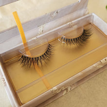 Load image into Gallery viewer, LADY II