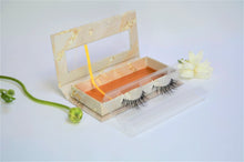 Load image into Gallery viewer, Lady