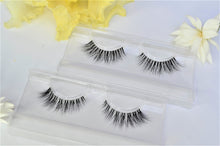 Load image into Gallery viewer, Lash Comparison: LADY (top) LUXE (bottom)